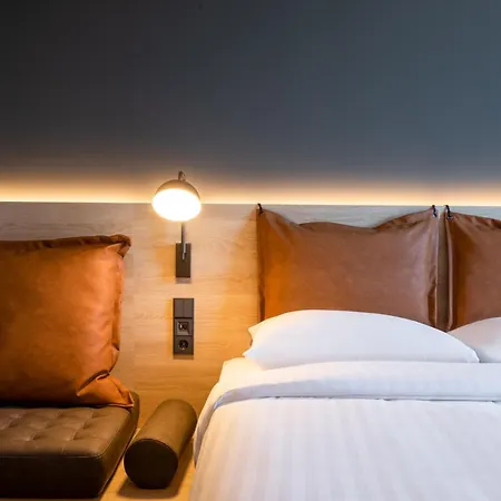 Moxy Ostbahnhof 4*