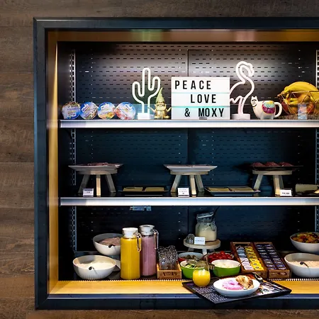 Moxy Ostbahnhof Hotell