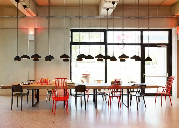 Moxy Ostbahnhof Hotell 4*