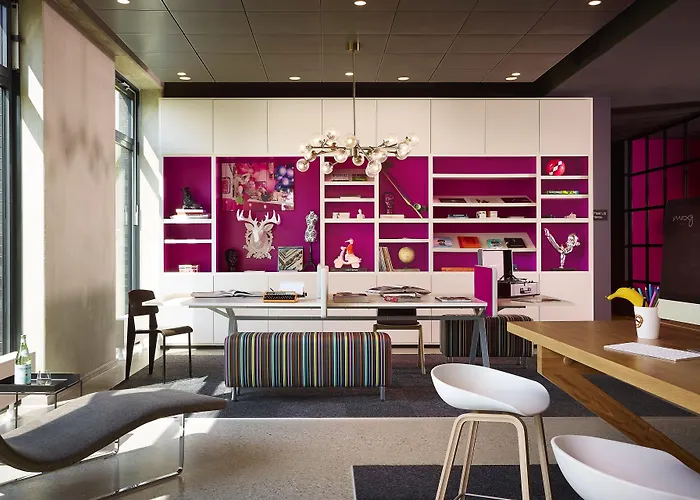 Moxy Ostbahnhof Hotell
