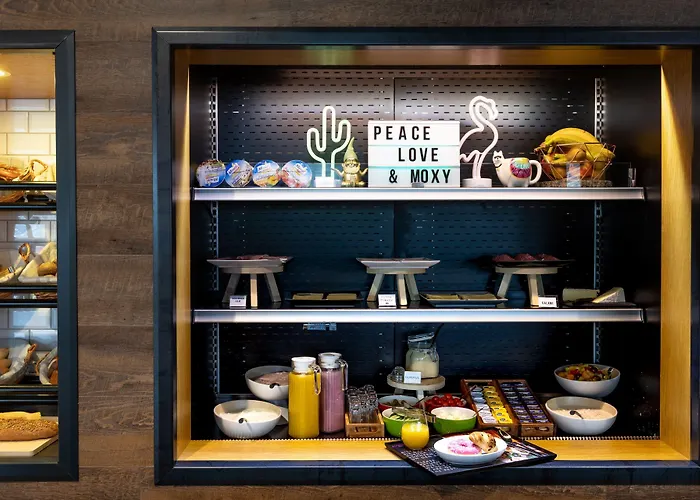 Moxy Ostbahnhof Hotell