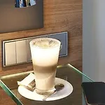 Moxy Ostbahnhof Hotel Berlim