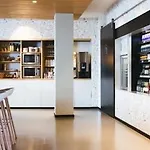 Отель Moxy Ostbahnhof