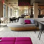 Отель Moxy Ostbahnhof