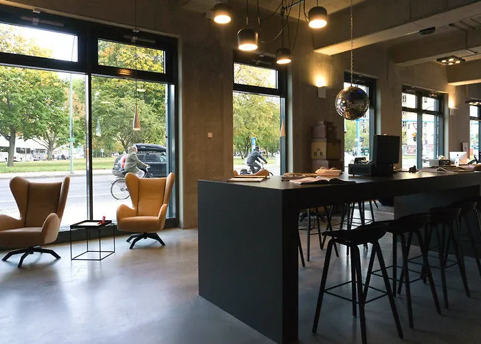 Moxy Ostbahnhof 4*
