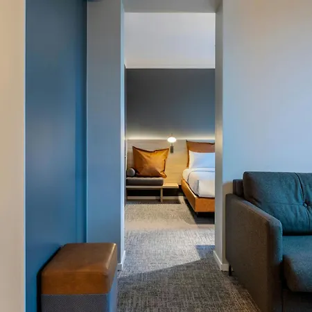 Отель Moxy Ostbahnhof 3*