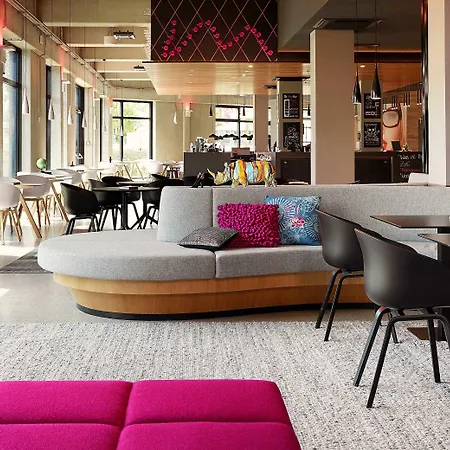 Отель Moxy Ostbahnhof 3*