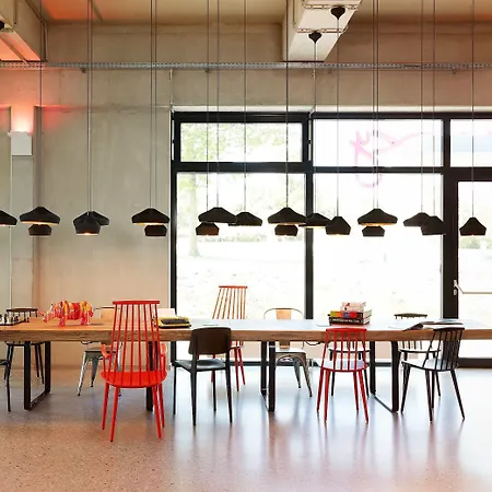 Moxy Ostbahnhof Otel 4*