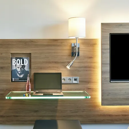 Отель Moxy Ostbahnhof 3*