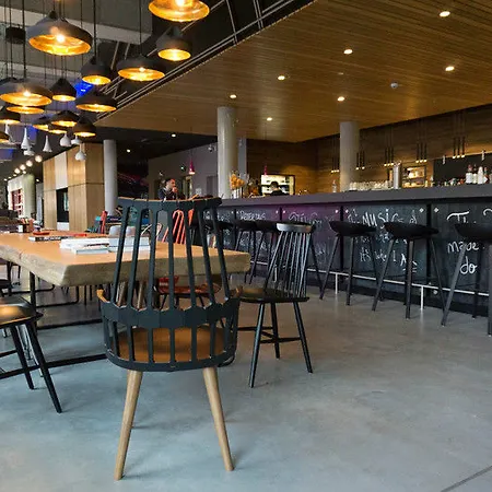 Moxy Ostbahnhof Hotel