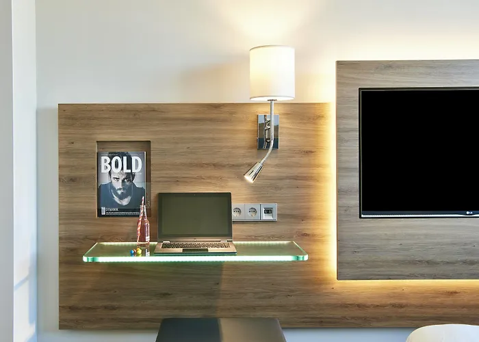 Hotel Moxy Ostbahnhof 4*