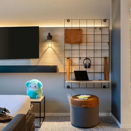 Moxy Ostbahnhof Otel 4*